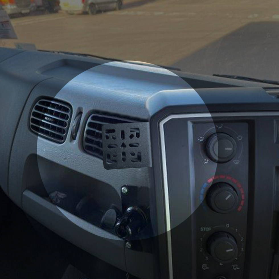 Renault D Series 2013> Angled Heavy-Duty Mount