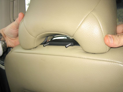 Volvo xc90 headrest clearance tablet holder